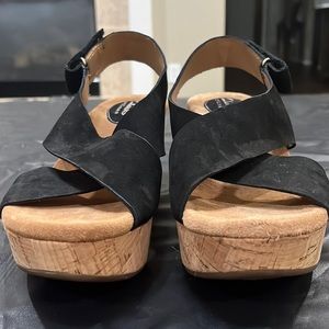Clarks Caslynn Shae Wedge Sandal in size 7